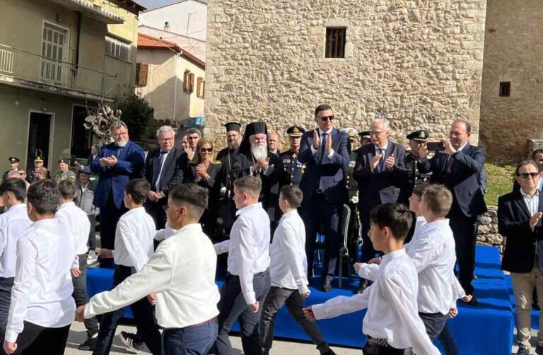 Με λαμπρότητα και την πρέπουσα εκκλησιαστική τάξη ο εορτασμός της Αγίας Σκέπης και του “ΟΧΙ” στα Καλάβρυτα