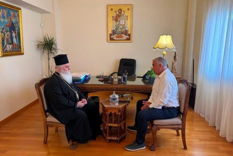 Εθιμοτυπική επίσκεψη του Δημάρχου Αιγιαλείας Παναγιώτη Ανδριόπουλου στο Μητροπολίτη κ. Ιερώνυμο